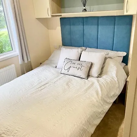 Poppy 2 Bed, Wifi, Pets Welcome Plot 40 No Commercial Lettings High Hesket