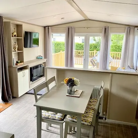 Poppy 2 Bed, Wifi, Pets Welcome Plot 40 No Commercial Lettings